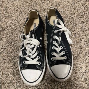 Black low top converse